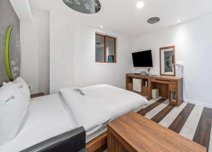 Ou Hotel Daegu Bagian luar foto